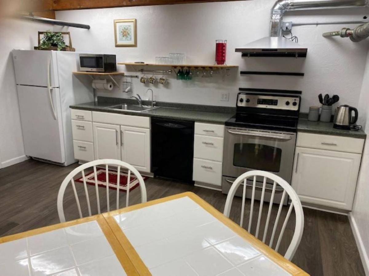 Spacious Lower Level Living All For You! Corvallis Esterno foto